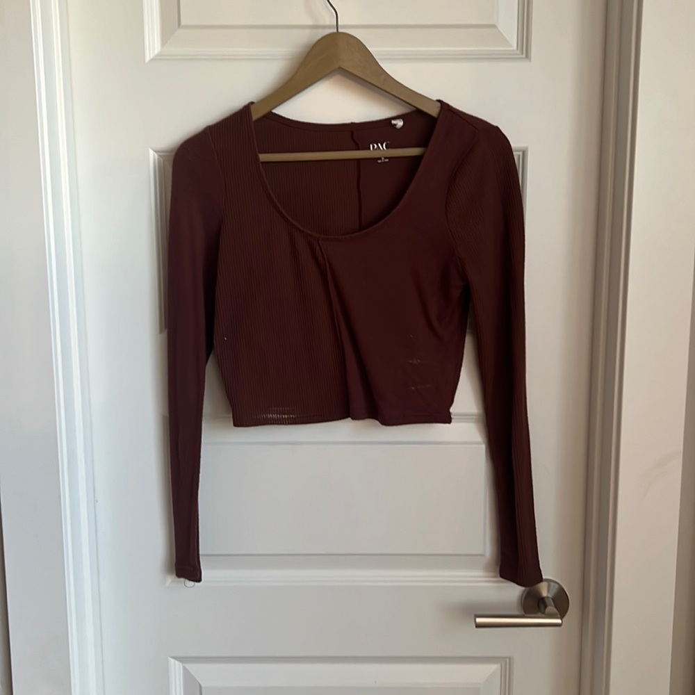 Medium, brown, cropped, long sleeve, low neck shirt